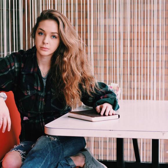 Meet your Posher, Julia - Picture 1 of 1